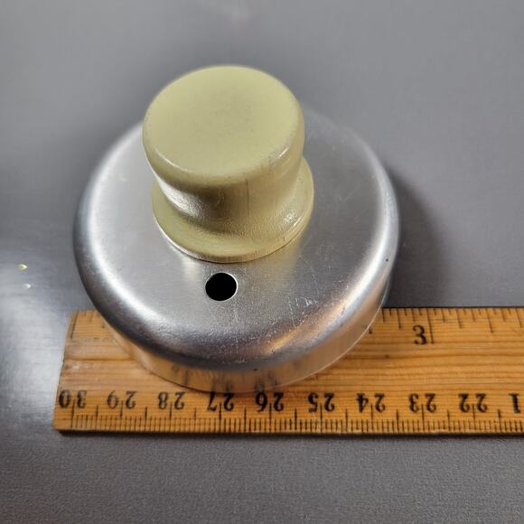 Vintage Metal Cookie Cutters with Handles Lot of 9 - Hearts, Stars, Animals - Picture 10 of 16